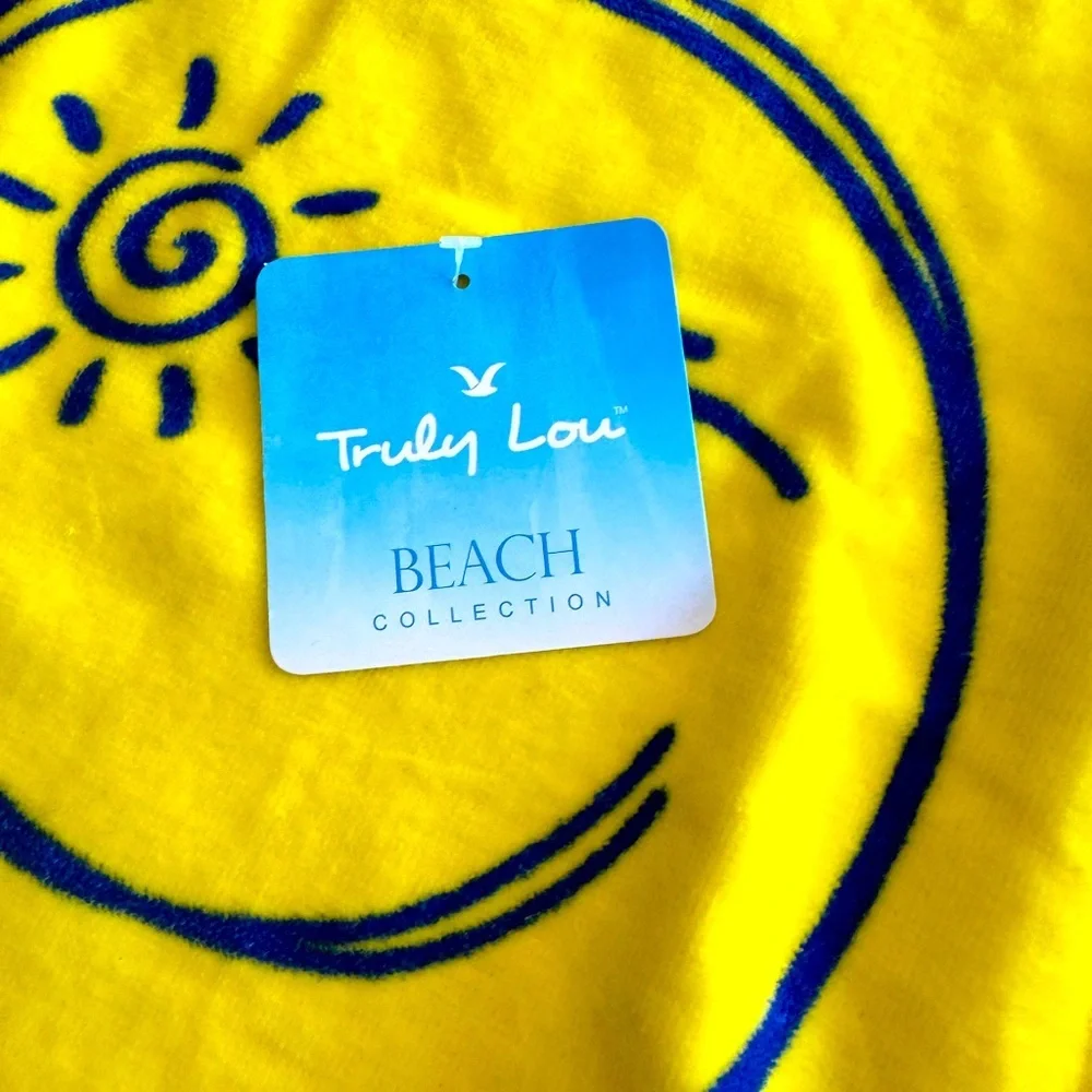 Super soft, smiley large beach towel!! Get summer ready😀 I have two more😉😃
